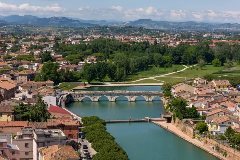 Rimini - Ponte di Tiberio.jpg