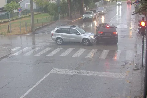 Incidente con passaggio semaforo rosso