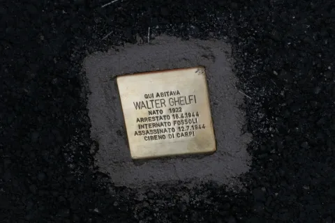 Pietra inciampo a Walter Ghelfi in via Clodia