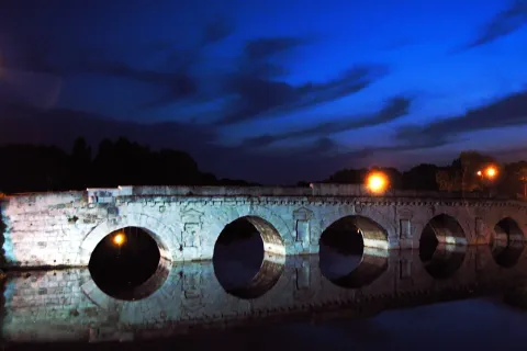 Rimini - Ponte di Tiberio.jpg