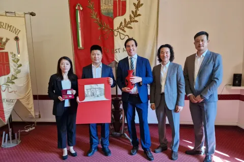 VISITA DELEGAZIONE CITTA DI Yangzhou.jpeg