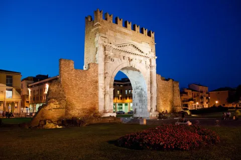 arco di augusto fotodigilbertourbinati.jpg