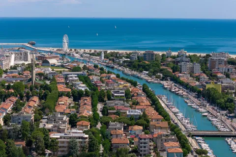 Veduta aerea del porto canale
