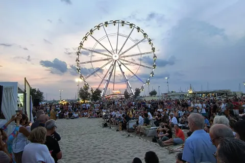 spiaggia libera tutti, 100 guitar