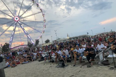 spiaggia libera tutti, 100 guitar
