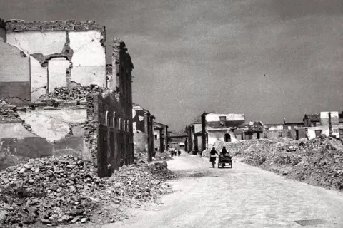 foto la città di rimini sulla linea gotica
