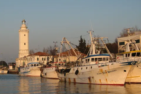 Faro visto dal porto canale