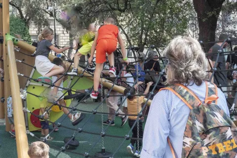 Nuova area giochi Piazza Ferrari