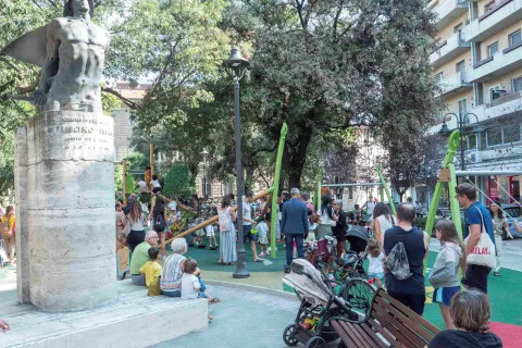 Nuova area giochi Piazza Ferrari