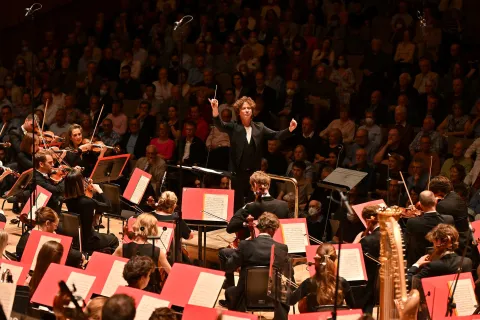 Santtu-Matias Rouvali_Philharmonia Orchestra 4 credit Mark Allan