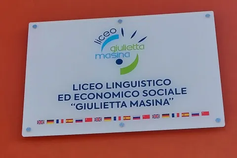 intitolazione liceo linguistico es giulietta masina la targa svelata