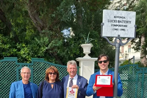 Una nuova targa dedicata a Lucio Battisti