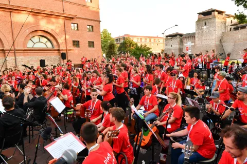 orchestra play different