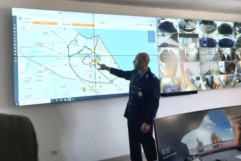 visita vertici di confcommercio alla Cemtrale Radio della Polizia Locale