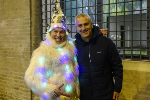 Rimini illumina il Natale con le luci dedicate a ‘È per te’ 2025