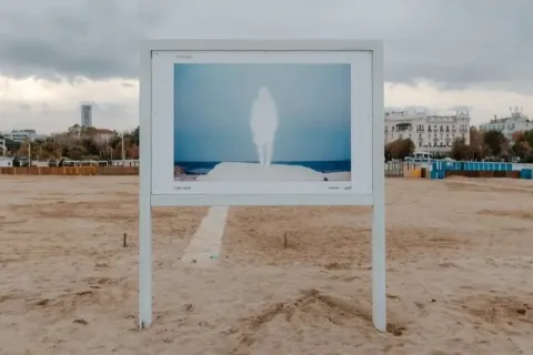 mostra sulla spiaggia