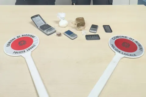 foto sequestro vigili  Riccione Rimini