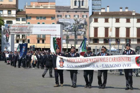 SFILATA CARABINIERI