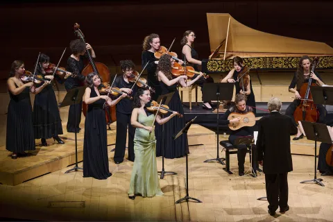 ’omaggio a Vivaldi e al talento femminile con Les Musiciennes du Concert des Nations diretta da Jordi Savall