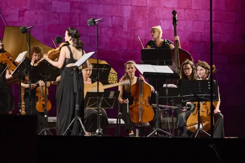 ’omaggio a Vivaldi e al talento femminile con Les Musiciennes du Concert des Nations diretta da Jordi Savall