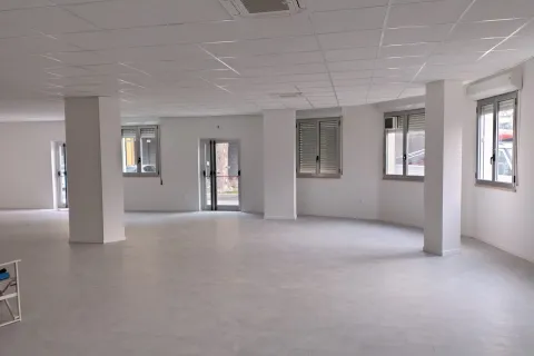 centro sociale di Piazza Decio Raggi