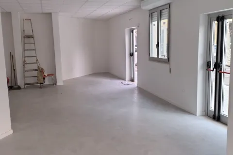 centro sociale di Piazza Decio Raggi