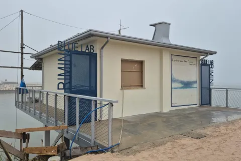 Capanno da pesca alla foce del Marecchia