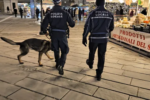 Vigili in Piazza Tre Martiri