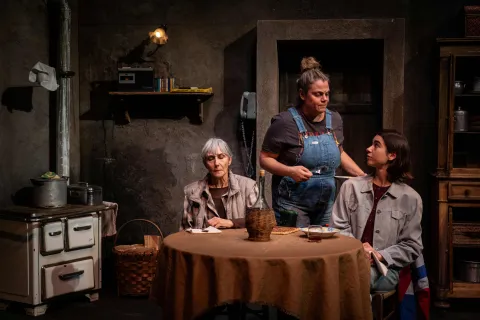 Misurare il salto delle rane_(foto di scena Andrea Morgillo)