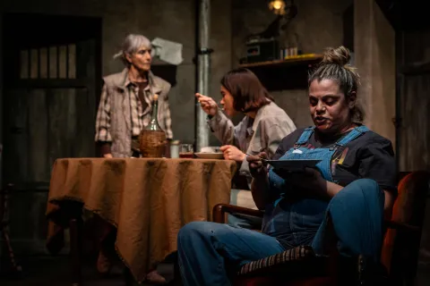 Misurare il salto delle rane_(foto di scena Andrea Morgillo)