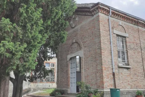 cappellina centrale Cimitero di San Lorenzo in Monte