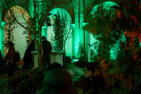 installazione di landing art per il cortile della Biblioteca Gambalunga