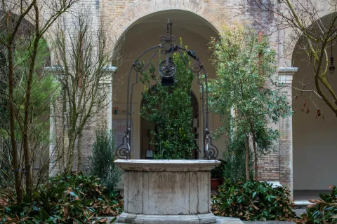 landing art per il cortile della Biblioteca Gambalunga