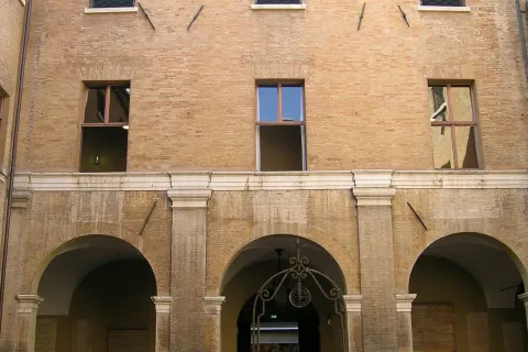 biblioteca Gambalunga corte_interna