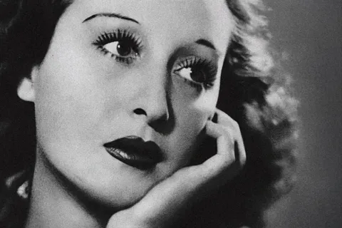 Copertina bellissima dea zaccaro