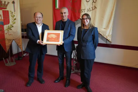 Delegazione Yangzhou in visita il 14 aprile 2026