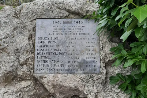 lapide al parco Briolini