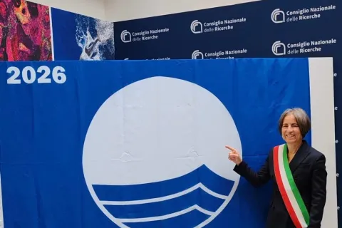 Bandiera FEE Assessore Anna Montini