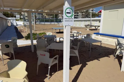 zona fumatori in spiaggia