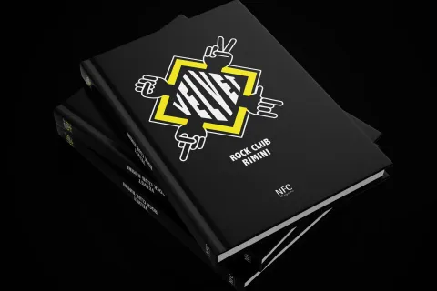 Book_Mockup_02_Velvet