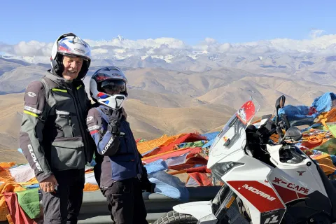 Cina, Tibet davanti all'immensità dell'Everest