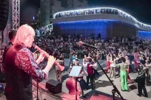 Alla Notte Rosa torna la Liscio Street Parade 2026