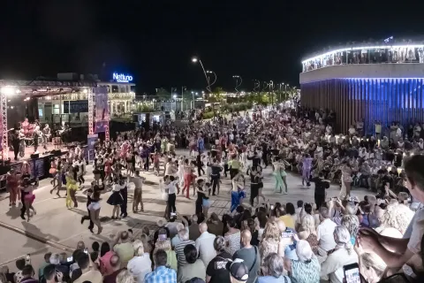 Alla Notte Rosa torna la Liscio Street Parade 2026