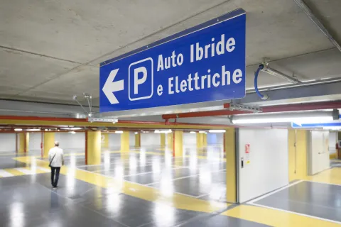 parcheggio interrato di piazza Marvelli