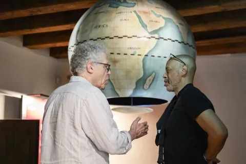 arlton Cuse, John Ridley e Robert Powell in visita al Fellini Museum 2026