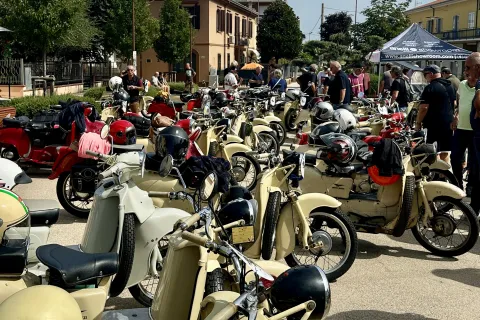 moto guzzi.