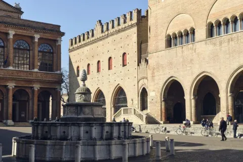 palazzi_arengo_e_podesta_teatro_galli_fontana