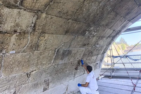 Ponte di Tiberio, i lavori di restauro alla fase di rifinitura