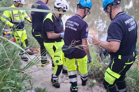 Recupero motociclo nel fiume Marecchia