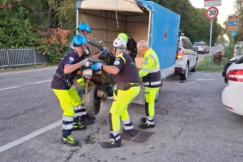 Recupero motociclo nel fiume Marecchia